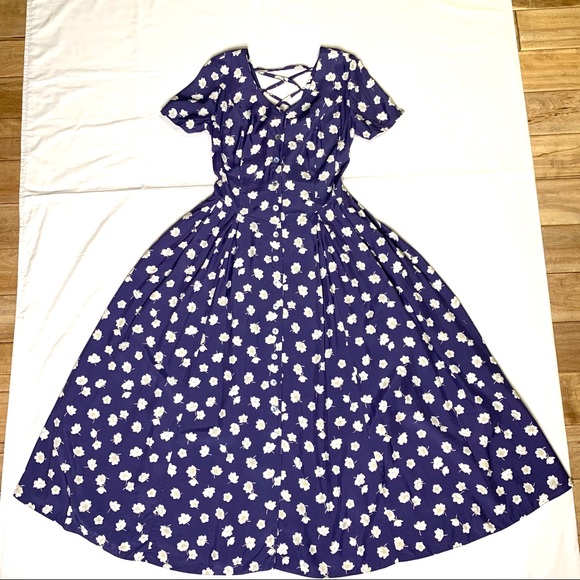 Dresses & Skirts - Vintage Button Front Floral Midi Dress